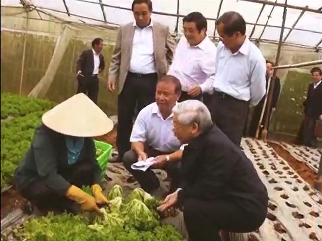 Bùi ngùi nhớ người lãnh đạo xuống ruộng trò chuyện cùng dân (25/07/2024)